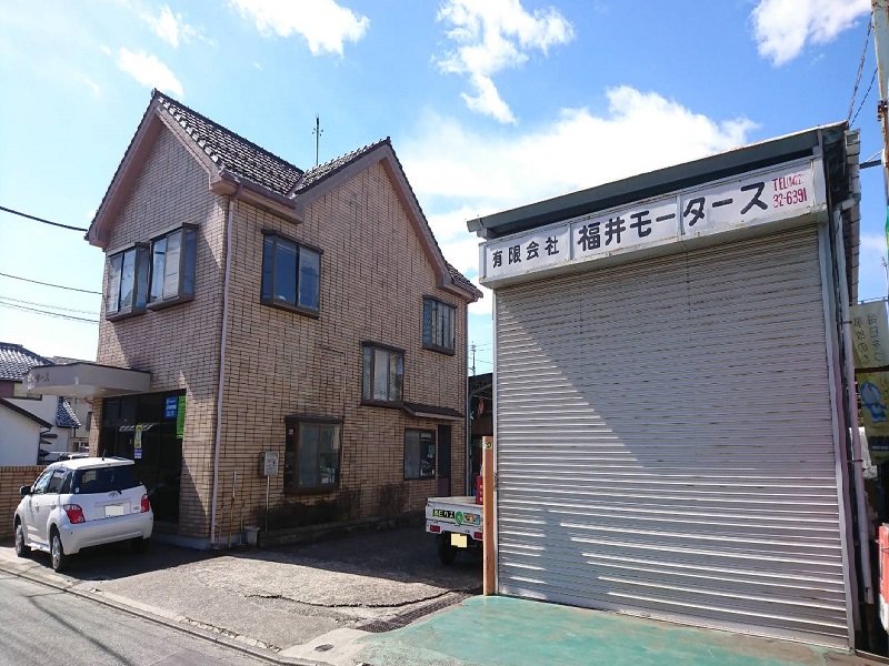左側 (002)